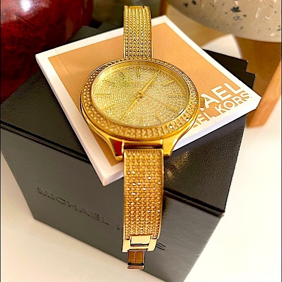 Michael Kors Limited Edition Watch in Gold - Picture 2 of 8